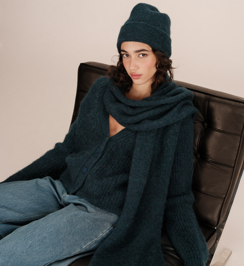 Femme en tenue tricot